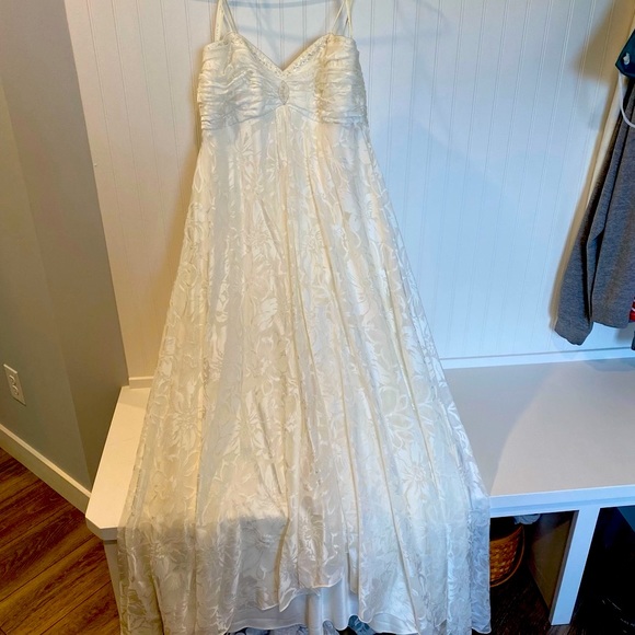 Wedding Gown, 14W David’s Bridal, Ivory - Picture 3 of 6